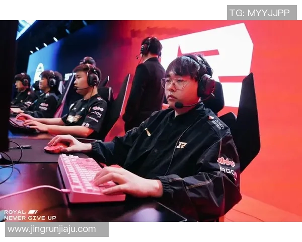 电竞新闻探讨英雄联盟RNG战队边路渗透体系的战术创新与应用分析